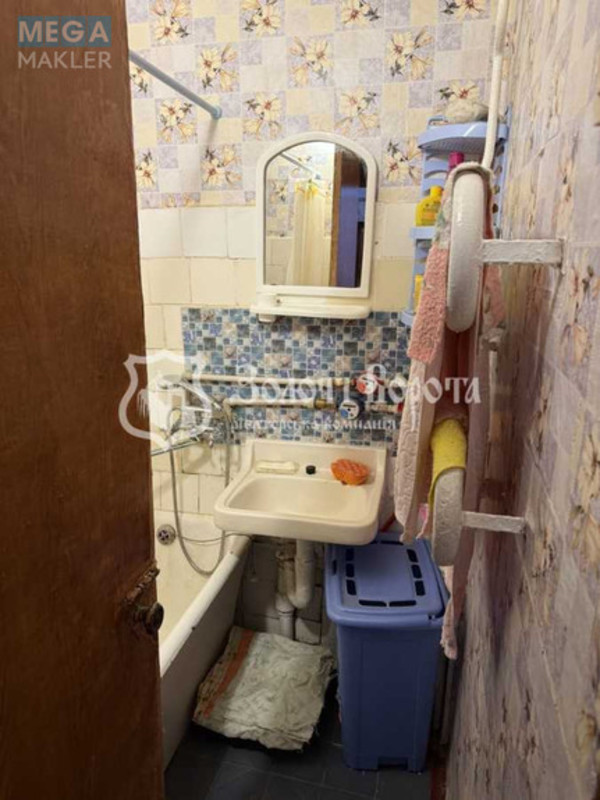 Продаж 3 кімнатної квартири (50/32,5/6,4), 5 пов. 5 пов. будинку, <a class="location-link" href="/kiev/" title="Недвижимость Київ">Київ</a>, <a class="location-link" href="/kiev/goloseevskij/" title="Недвижимость Голосіївський район">Голосіївський р-н</a>, Голосіївський просп., 120 (изображение 9)
