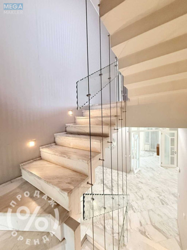 Продаж дома, 3 поверху, 478 кв.м, 7 кімнат, ділянка 10 соток, <a class="location-link" href="/kiev/" title="Недвижимость Київ">Київ</a>, <a class="location-link" href="/kiev/goloseevskij/" title="Недвижимость Голосіївський район">Голосіївський р-н</a>, Волзька вул., 24 (изображение 19)