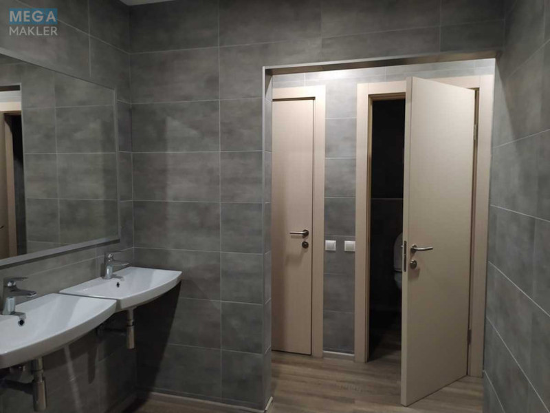 Оренда комерційної нерухомості, 390 кв.м, под офис, <a class="location-link" href="/kiev/" title="Недвижимость Київ">Київ</a>, <a class="location-link" href="/kiev/solomenskij/" title="Недвижимость Солом'янський район">Солом'янський р-н</a>, Польова вул., 21 (изображение 7)