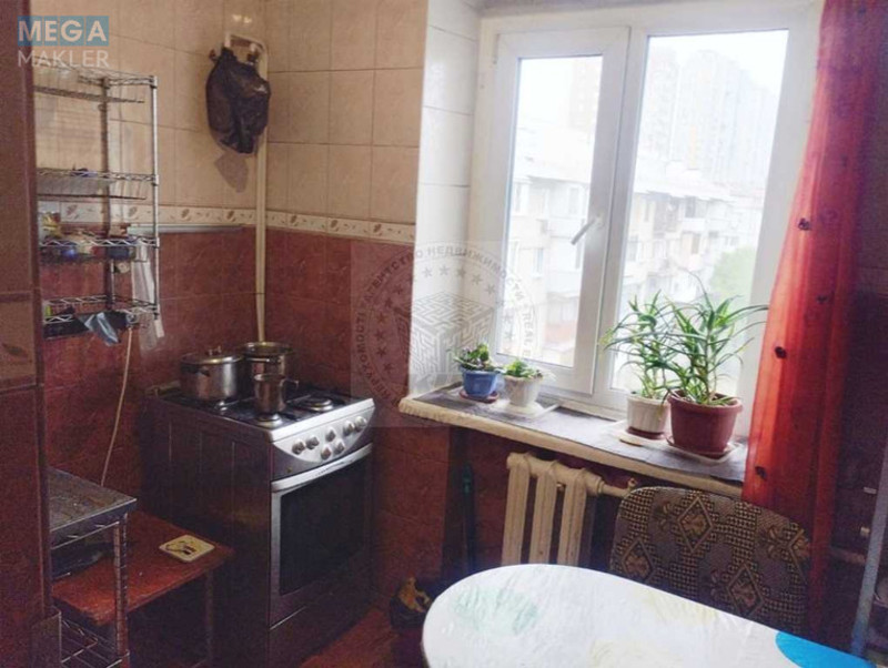 Продаж 3 кімнатної квартири (57/40/5), 5 пов. 5 пов. будинку, <a class="location-link" href="/kiev/" title="Недвижимость Київ">Київ</a>, <a class="location-link" href="/kiev/dneprovskij/" title="Недвижимость Дніпровський район">Дніпровський р-н</a>, Праці бульв., 6/14 (изображение 2)
