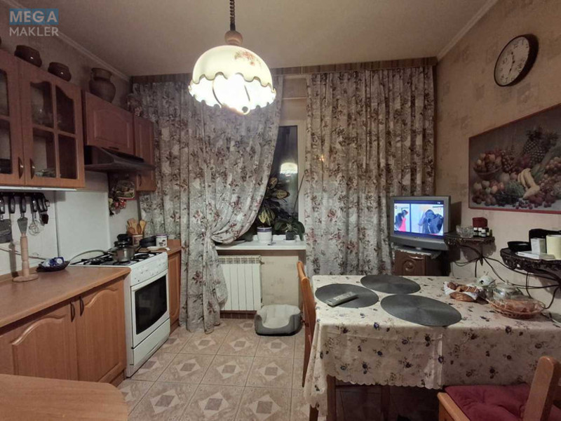 Оренда кімнати (підселення), <a class="location-link" href="/kiev/" title="Недвижимость Київ">Київ</a>, <a class="location-link" href="/kiev/darnickij/" title="Недвижимость Дарницький район">Дарницький р-н</a>, Юрія Пасхаліна вул., 20 (изображение 2)