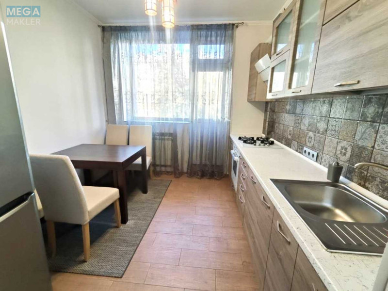 Оренда 3 кімнатної квартири, <a class="location-link" href="/kiev/" title="Недвижимость Київ">Київ</a>, <a class="location-link" href="/kiev/pecherskij/" title="Недвижимость Печерський район">Печерський р-н</a>, Шовковична вул., 7А (изображение 2)