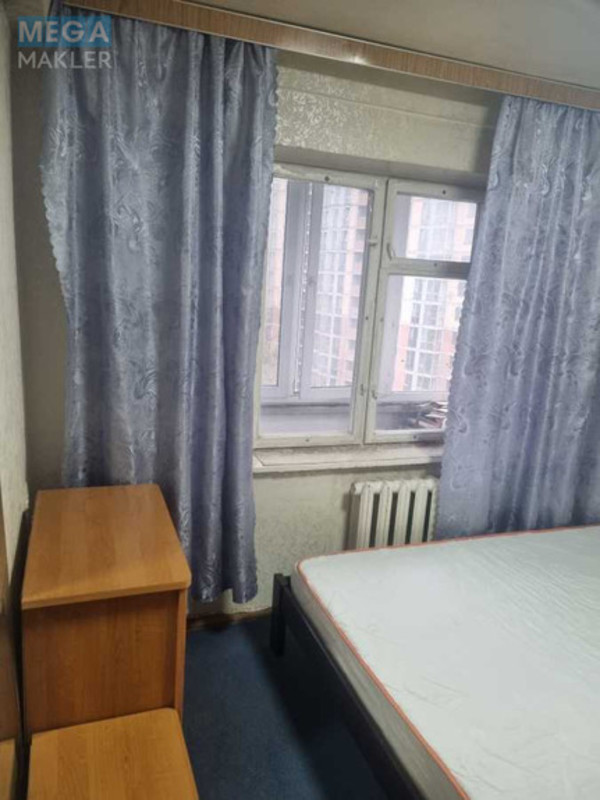 Оренда 3 кімнатної квартири, <a class="location-link" href="/kiev/" title="Недвижимость Київ">Київ</a>, <a class="location-link" href="/kiev/solomenskij/" title="Недвижимость Солом'янський район">Солом'янський р-н</a>, Митрополита Василя Липківського вул., 11 (изображение 2)