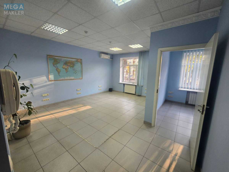 Оренда комерційної нерухомості, 36 кв.м, под офис, <a class="location-link" href="/kiev/" title="Недвижимость Київ">Київ</a>, <a class="location-link" href="/kiev/goloseevskij/" title="Недвижимость Голосіївський район">Голосіївський р-н</a>, Саксаганского ул., 60А (изображение 4)