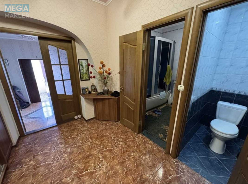 Продаж дома, 2 поверху, 240 кв.м, 7 кімнат, ділянка 14 соток, <a class="location-link" href="/uman/" title="Недвижимость Умань">Умань</a>, Лермонтова, 15 (изображение 6)