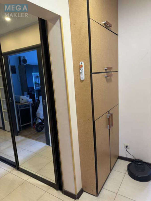 Оренда 3 кімнатної квартири, <a class="location-link" href="/kiev/" title="Недвижимость Київ">Київ</a>, <a class="location-link" href="/kiev/podolskij/" title="Недвижимость Подільський район">Подільський р-н</a>, Свободи просп., 5 (изображение 7)
