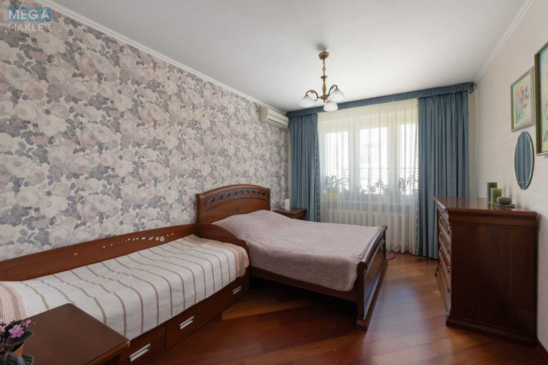 Продаж 3 кімнатної квартири (98/60/12), 16 пов. 18 пов. будинку, <a class="location-link" href="/kiev/" title="Недвижимость Київ">Київ</a>, <a class="location-link" href="/kiev/pecherskij/" title="Недвижимость Печерський район">Печерський р-н</a>, Старонаводницька вул., 8а (изображение 4)