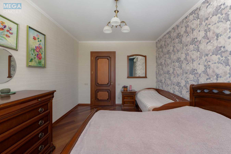 Продаж 3 кімнатної квартири (98/60/12), 16 пов. 18 пов. будинку, <a class="location-link" href="/kiev/" title="Недвижимость Київ">Київ</a>, <a class="location-link" href="/kiev/pecherskij/" title="Недвижимость Печерський район">Печерський р-н</a>, Старонаводницька вул., 8а (изображение 5)
