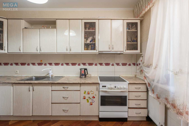 Продаж 3 кімнатної квартири (98/60/12), 16 пов. 18 пов. будинку, <a class="location-link" href="/kiev/" title="Недвижимость Київ">Київ</a>, <a class="location-link" href="/kiev/pecherskij/" title="Недвижимость Печерський район">Печерський р-н</a>, Старонаводницька вул., 8а (изображение 12)