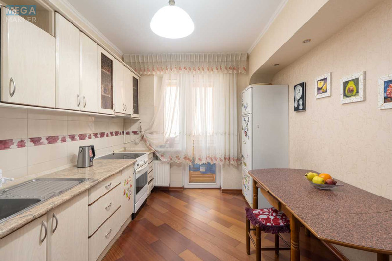 Продаж 3 кімнатної квартири (98/60/12), 16 пов. 18 пов. будинку, <a class="location-link" href="/kiev/" title="Недвижимость Київ">Київ</a>, <a class="location-link" href="/kiev/pecherskij/" title="Недвижимость Печерський район">Печерський р-н</a>, Старонаводницька вул., 8а (изображение 13)