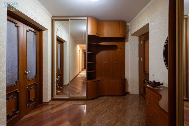 Продаж 3 кімнатної квартири (98/60/12), 16 пов. 18 пов. будинку, <a class="location-link" href="/kiev/" title="Недвижимость Київ">Київ</a>, <a class="location-link" href="/kiev/pecherskij/" title="Недвижимость Печерський район">Печерський р-н</a>, Старонаводницька вул., 8а (изображение 23)