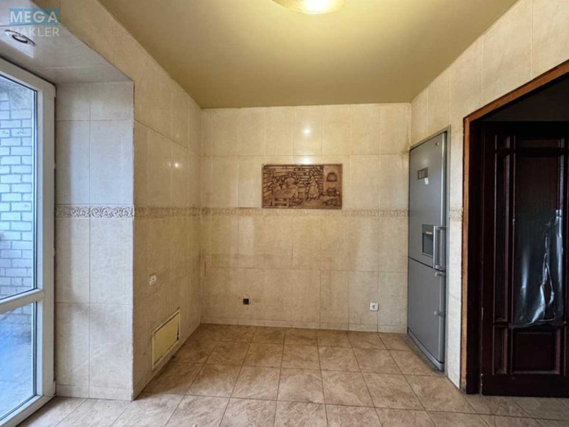 Продаж 3 кімнатної квартири (72/41/8), 9 пов. 10 пов. будинку, <a class="location-link" href="/kiev/" title="Недвижимость Київ">Київ</a>, <a class="location-link" href="/kiev/dneprovskij/" title="Недвижимость Дніпровський район">Дніпровський р-н</a>, Астраханская ул., 3 (изображение 2)