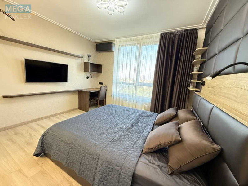 Продаж 3 кімнатної квартири (90/43/22), 23 пов. 24 пов. будинку, <a class="location-link" href="/kiev/" title="Недвижимость Київ">Київ</a>, <a class="location-link" href="/kiev/solomenskij/" title="Недвижимость Солом'янський район">Солом'янський р-н</a>, Солом`янська вул., 20в (изображение 6)