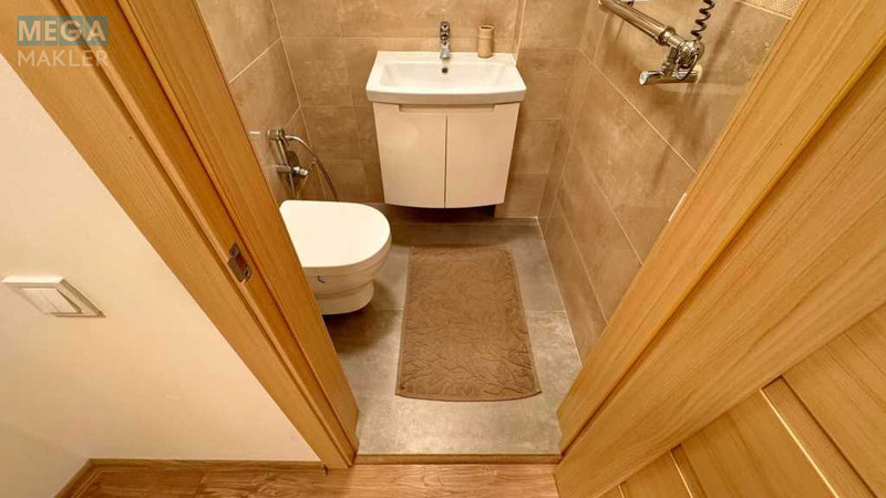 Продаж 2 кімнатної квартири (68,2/?/34,7), 2 пов. 5 пов. будинку, <a class="location-link" href="/lviv/" title="Недвижимость Львів">Львів</a>, <a class="location-link" href="/lviv/lychakovskij/" title="Недвижимость Личаківський район">Личаківський р-н</a>, Пекарська, 30 (изображение 6)