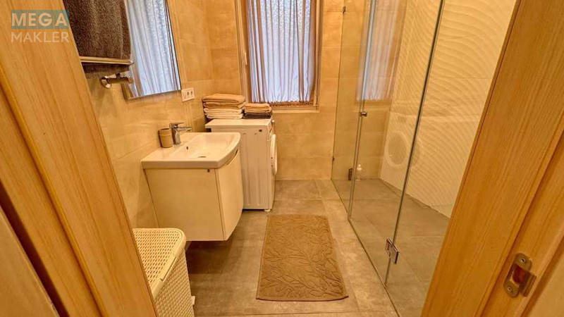 Продаж 2 кімнатної квартири (68,2/?/34,7), 2 пов. 5 пов. будинку, <a class="location-link" href="/lviv/" title="Недвижимость Львів">Львів</a>, <a class="location-link" href="/lviv/lychakovskij/" title="Недвижимость Личаківський район">Личаківський р-н</a>, Пекарська, 30 (изображение 7)