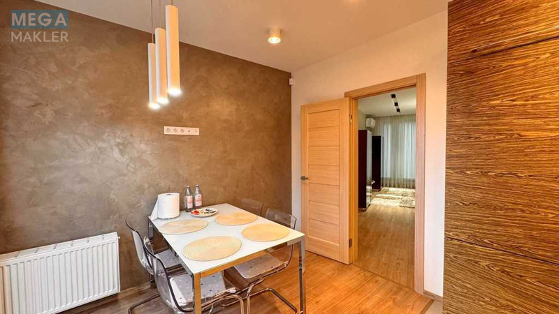 Продаж 2 кімнатної квартири (68,2/?/34,7), 2 пов. 5 пов. будинку, <a class="location-link" href="/lviv/" title="Недвижимость Львів">Львів</a>, <a class="location-link" href="/lviv/lychakovskij/" title="Недвижимость Личаківський район">Личаківський р-н</a>, Пекарська, 30 (изображение 12)