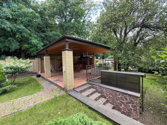 Продаж дома, 2 поверху, 350 кв.м, 7 кімнат, ділянка 8 соток, <a class="location-link" href="/kiev/" title="Недвижимость Київ">Київ</a>, <a class="location-link" href="/kiev/goloseevskij/" title="Недвижимость Голосіївський район">Голосіївський р-н</a>, Максима Рильського вул. (изображение 4)