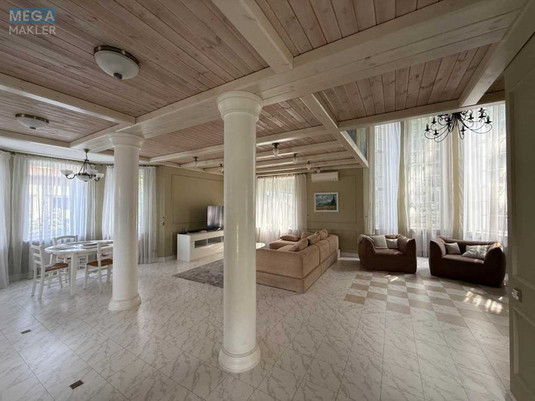 Продаж дома, 2 поверху, 350 кв.м, 7 кімнат, ділянка 8 соток, <a class="location-link" href="/kiev/" title="Недвижимость Київ">Київ</a>, <a class="location-link" href="/kiev/goloseevskij/" title="Недвижимость Голосіївський район">Голосіївський р-н</a>, Максима Рильського вул. (изображение 7)