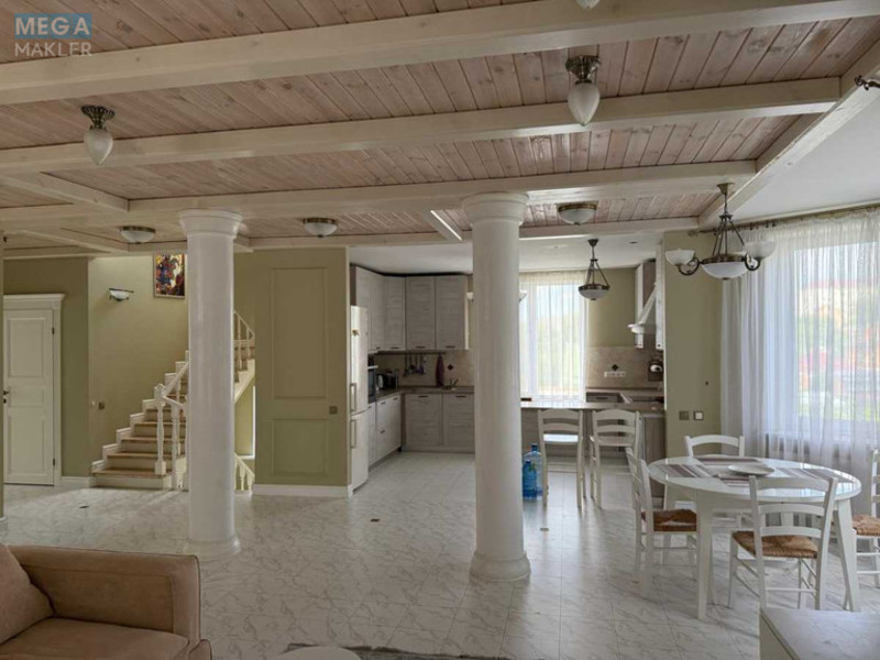 Продаж дома, 2 поверху, 350 кв.м, 7 кімнат, ділянка 8 соток, <a class="location-link" href="/kiev/" title="Недвижимость Київ">Київ</a>, <a class="location-link" href="/kiev/goloseevskij/" title="Недвижимость Голосіївський район">Голосіївський р-н</a>, Максима Рильського вул. (изображение 9)