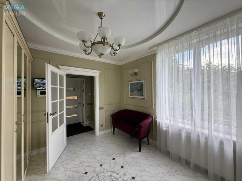 Продаж дома, 2 поверху, 350 кв.м, 7 кімнат, ділянка 8 соток, <a class="location-link" href="/kiev/" title="Недвижимость Київ">Київ</a>, <a class="location-link" href="/kiev/goloseevskij/" title="Недвижимость Голосіївський район">Голосіївський р-н</a>, Максима Рильського вул. (изображение 11)