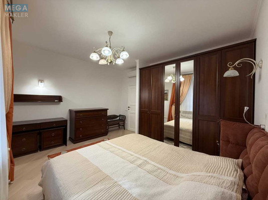 Продаж дома, 2 поверху, 350 кв.м, 7 кімнат, ділянка 8 соток, <a class="location-link" href="/kiev/" title="Недвижимость Київ">Київ</a>, <a class="location-link" href="/kiev/goloseevskij/" title="Недвижимость Голосіївський район">Голосіївський р-н</a>, Максима Рильського вул. (изображение 18)