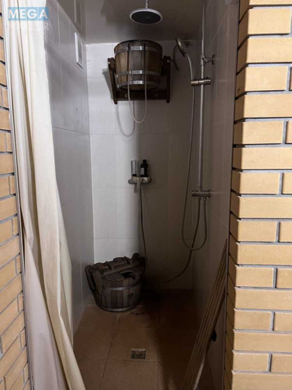 Продаж дома, 4&nbsp;поверху, 244&nbsp;кв.м, 4&nbsp;кімнати, ділянка 6&nbsp;соток, <a class="location-link" href="/glevaha/" title="Недвижимость Глеваха">Глеваха</a>, Лінія 15, 51А (изображение 16)