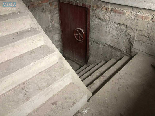 Продаж дома, 5 поверхів, 500 кв.м, 10 кімнат, ділянка 6 соток, <a class="location-link" href="/kiev/" title="Недвижимость Київ">Київ</a>, <a class="location-link" href="/kiev/darnickij/" title="Недвижимость Дарницький район">Дарницький р-н</a>, Завальна вул. (изображение 8)