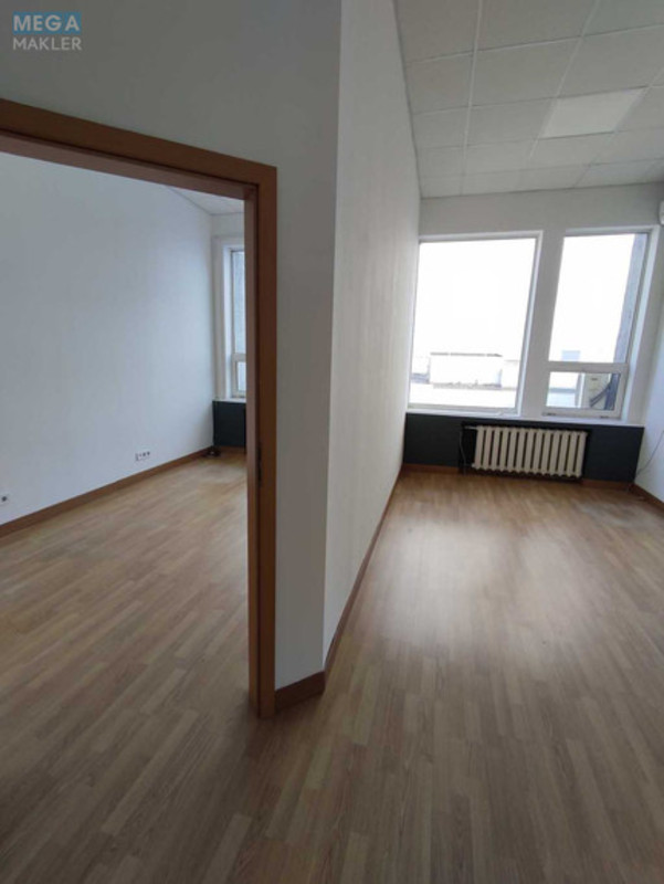 Оренда комерційної нерухомості, 30 кв.м, под офис, <a class="location-link" href="/kiev/" title="Недвижимость Київ">Київ</a>, <a class="location-link" href="/kiev/dneprovskij/" title="Недвижимость Дніпровський район">Дніпровський р-н</a>, Евгения Сверстюка ул., 11б (изображение 2)