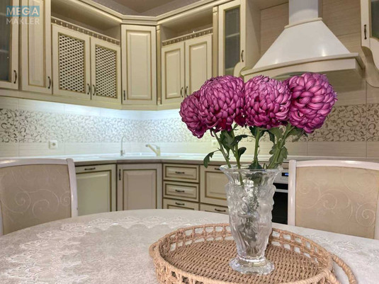 Продаж дома, 2&nbsp;поверху, 215&nbsp;кв.м, 4&nbsp;кімнати, ділянка 11&nbsp;соток, <a class="location-link" href="/kiev/" title="Недвижимость Київ">Київ</a>, <a class="location-link" href="/kiev/obolonskij/" title="Недвижимость Оболонський район">Оболонський р-н</a>, Богатирська вул., 30A (изображение 8)