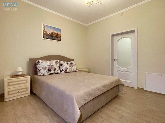 Продаж дома, 2&nbsp;поверху, 215&nbsp;кв.м, 4&nbsp;кімнати, ділянка 11&nbsp;соток, <a class="location-link" href="/kiev/" title="Недвижимость Київ">Київ</a>, <a class="location-link" href="/kiev/obolonskij/" title="Недвижимость Оболонський район">Оболонський р-н</a>, Богатирська вул., 30A (изображение 10)