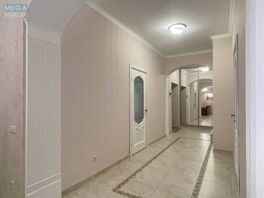 Продаж дома, 2&nbsp;поверху, 215&nbsp;кв.м, 4&nbsp;кімнати, ділянка 11&nbsp;соток, <a class="location-link" href="/kiev/" title="Недвижимость Київ">Київ</a>, <a class="location-link" href="/kiev/obolonskij/" title="Недвижимость Оболонський район">Оболонський р-н</a>, Богатирська вул., 30A (изображение 16)