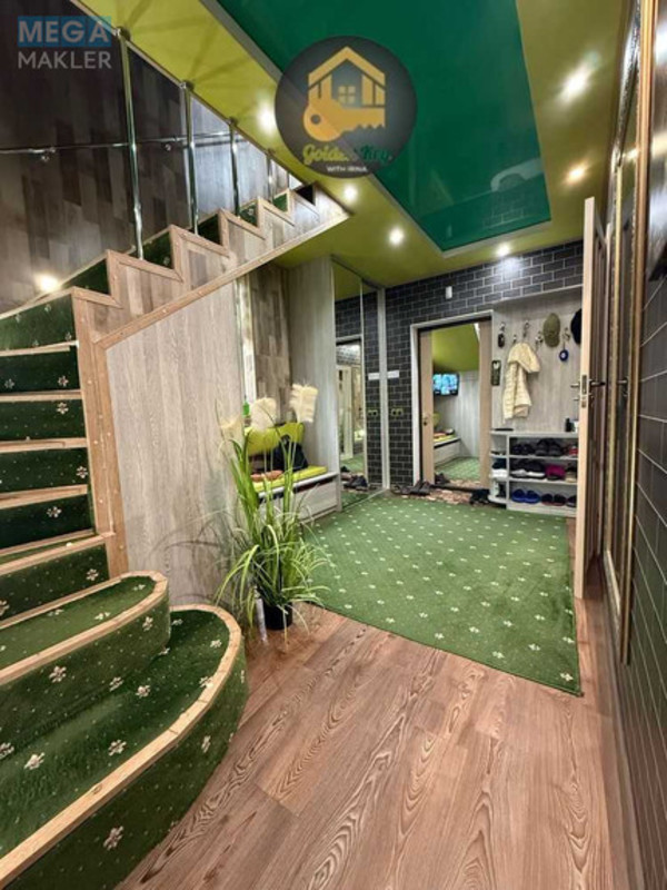 Продаж дома, 2&nbsp;поверху, 400&nbsp;кв.м, 13&nbsp;кімнат, ділянка 12&nbsp;соток, <a class="location-link" href="/petrovskoe-selo-kv-borispolskij-rajon/" title="Недвижимость Петропавлівське">Петропавловское</a>, центральна (изображение 2)