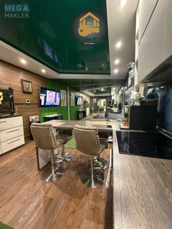 Продаж дома, 2&nbsp;поверху, 400&nbsp;кв.м, 13&nbsp;кімнат, ділянка 12&nbsp;соток, <a class="location-link" href="/petrovskoe-selo-kv-borispolskij-rajon/" title="Недвижимость Петропавлівське">Петропавловское</a>, центральна (изображение 3)