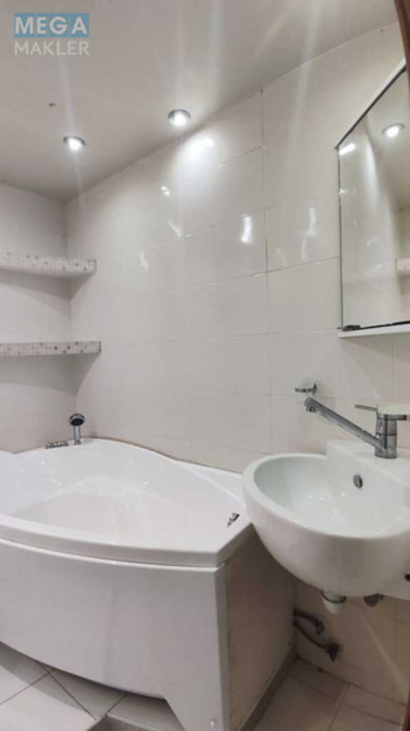 Оренда 2 кімнатної квартири, <a class="location-link" href="/kiev/" title="Недвижимость Київ">Київ</a>, <a class="location-link" href="/kiev/svyatoshinskij/" title="Недвижимость Святошинський район">Святошинський р-н</a>, Феодоры Пушиной ул., 44/50 (изображение 13)