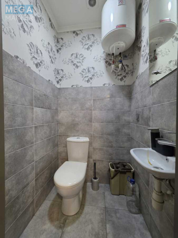 Продаж комерційної нерухомості, 45&nbsp;кв.м, под офис, <a class="location-link" href="/kiev/" title="Недвижимость Київ">Київ</a>, <a class="location-link" href="/kiev/podolskij/" title="Недвижимость Подільський район">Подільський р-н</a>, Петра Сагайдачного ул., 35 (изображение 4)