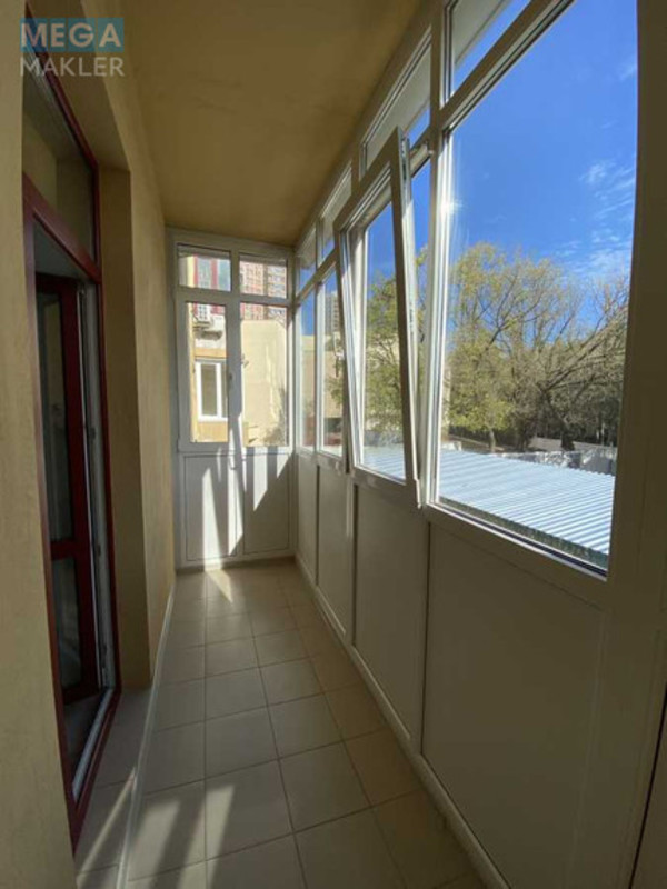 Оренда комерційної нерухомості, 70&nbsp;кв.м, под офис, <a class="location-link" href="/kiev/" title="Недвижимость Київ">Київ</a>, <a class="location-link" href="/kiev/pecherskij/" title="Недвижимость Печерський район">Печерський р-н</a>, Євгена Коновальця вул., 36Е (изображение 8)