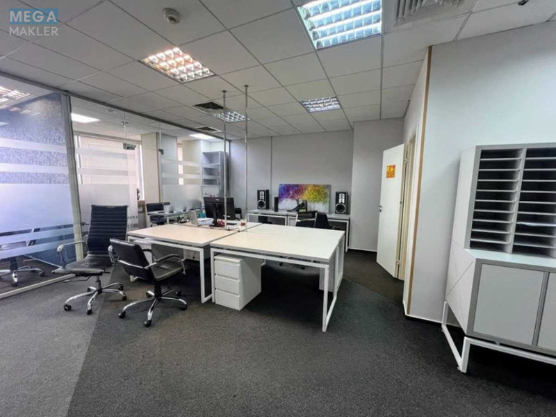 Оренда комерційної нерухомості, 132&nbsp;кв.м, под офис, <a class="location-link" href="/kiev/" title="Недвижимость Київ">Київ</a>, <a class="location-link" href="/kiev/dneprovskij/" title="Недвижимость Дніпровський район">Дніпровський р-н</a>, Евгения Сверстюка ул., 2А (изображение 2)