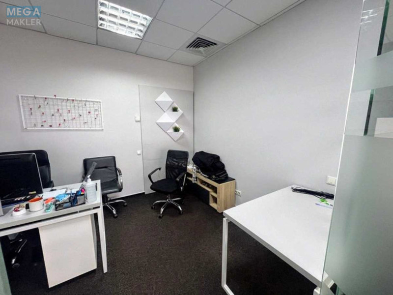 Оренда комерційної нерухомості, 132&nbsp;кв.м, под офис, <a class="location-link" href="/kiev/" title="Недвижимость Київ">Київ</a>, <a class="location-link" href="/kiev/dneprovskij/" title="Недвижимость Дніпровський район">Дніпровський р-н</a>, Евгения Сверстюка ул., 2А (изображение 4)