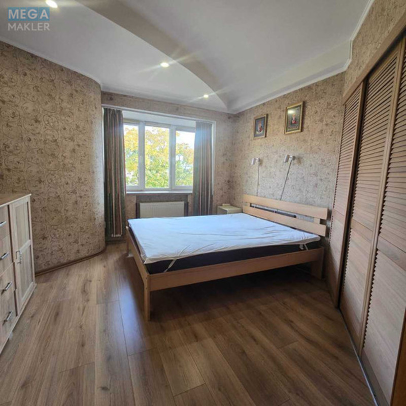 Продаж 3 кімнатної квартири (64/42/8), 5 пов. 9 пов. будинку, <a class="location-link" href="/kiev/" title="Недвижимость Київ">Київ</a>, <a class="location-link" href="/kiev/podolskij/" title="Недвижимость Подільський район">Подільський р-н</a>, Фрунзе ул., 117 (изображение 10)