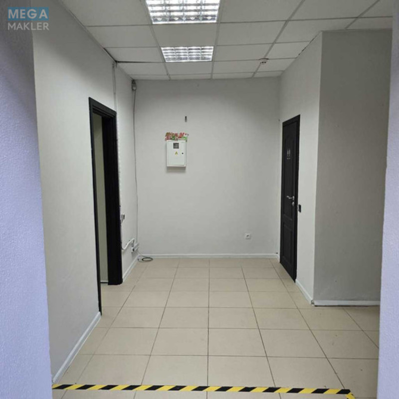 Продаж комерційної нерухомості, 163&nbsp;кв.м, под магазин, <a class="location-link" href="/kiev/" title="Недвижимость Київ">Київ</a>, <a class="location-link" href="/kiev/obolonskij/" title="Недвижимость Оболонський район">Оболонський р-н</a>, Героев Сталинграда просп., 8 (изображение 13)