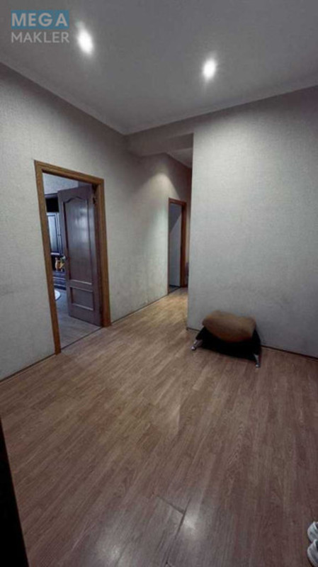 Продаж 3 кімнатної квартири (82/53/10), 2 пов. 5 пов. будинку, <a class="location-link" href="/kiev/" title="Недвижимость Київ">Київ</a>, <a class="location-link" href="/kiev/solomenskij/" title="Недвижимость Солом'янський район">Солом'янський р-н</a>, Іскрівська вул., 1 (изображение 4)