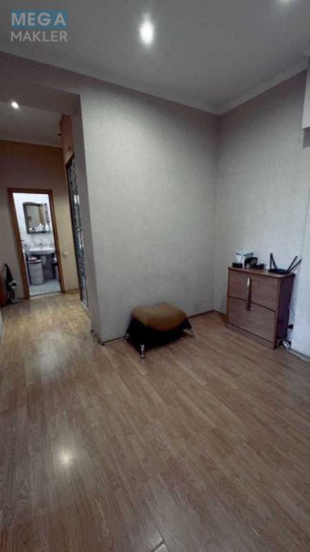 Продаж 3 кімнатної квартири (82/53/10), 2 пов. 5 пов. будинку, <a class="location-link" href="/kiev/" title="Недвижимость Київ">Київ</a>, <a class="location-link" href="/kiev/solomenskij/" title="Недвижимость Солом'янський район">Солом'янський р-н</a>, Іскрівська вул., 1 (изображение 5)