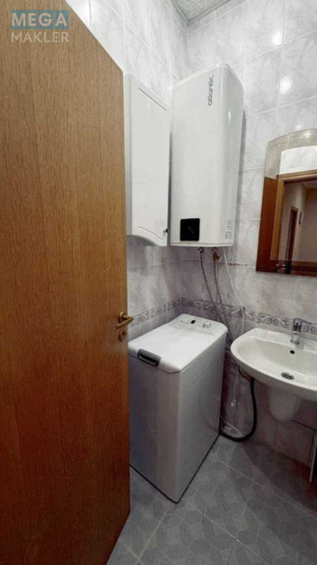 Продаж 3 кімнатної квартири (82/53/10), 2 пов. 5 пов. будинку, <a class="location-link" href="/kiev/" title="Недвижимость Київ">Київ</a>, <a class="location-link" href="/kiev/solomenskij/" title="Недвижимость Солом'янський район">Солом'янський р-н</a>, Іскрівська вул., 1 (изображение 17)