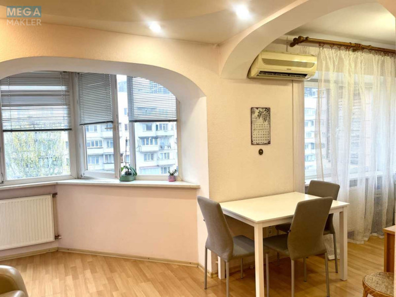 Оренда 2 кімнатної квартири, <a class="location-link" href="/kiev/" title="Недвижимость Київ">Київ</a>, <a class="location-link" href="/kiev/pecherskij/" title="Недвижимость Печерський район">Печерський р-н</a>, Велика Васильківська вул., 102 (изображение 11)