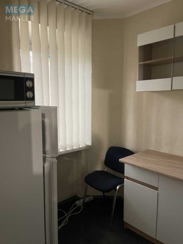 Оренда комерційної нерухомості, 30&nbsp;кв.м, под офис, <a class="location-link" href="/kiev/" title="Недвижимость Київ">Київ</a>, <a class="location-link" href="/kiev/pecherskij/" title="Недвижимость Печерський район">Печерський р-н</a>, Предславинская ул., 12 (изображение 4)