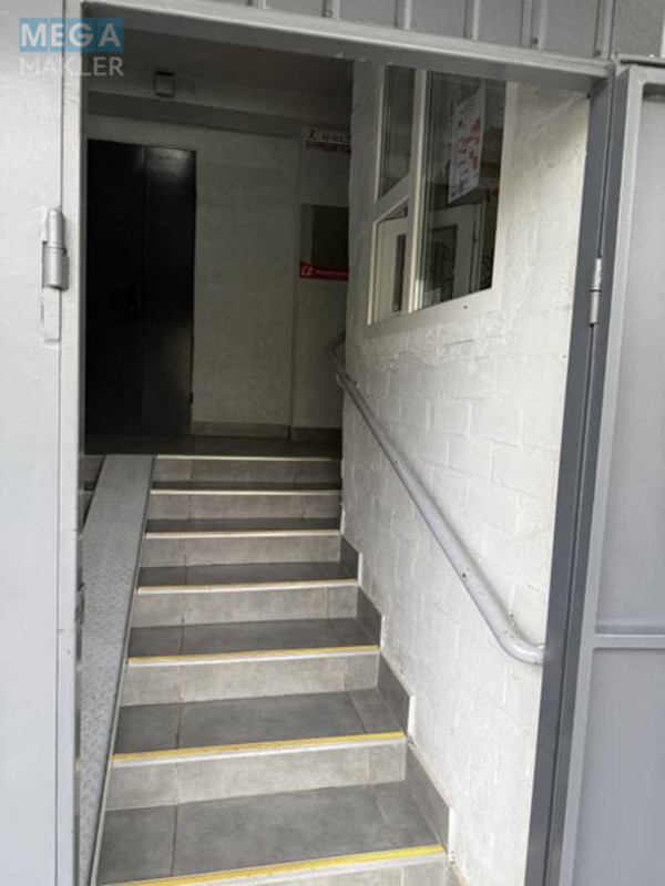 Продаж 3 кімнатної квартири (86/48/9), 6 пов. 15 пов. будинку, <a class="location-link" href="/kiev/" title="Недвижимость Київ">Київ</a>, <a class="location-link" href="/kiev/darnickij/" title="Недвижимость Дарницький район">Дарницький р-н</a>, Анни Ахматової вул., 15 (изображение 4)