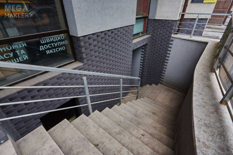 Продаж комерційної нерухомості, 136,90&nbsp;кв.м, под магазин, <a class="location-link" href="/ivano-frankovsk/" title="Недвижимость Івано-Франківськ">Івано-Франківськ</a>, вул.Залізнична, 49 (изображение 3)