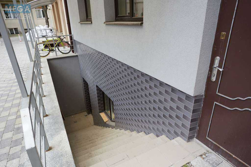 Продаж комерційної нерухомості, 136,90&nbsp;кв.м, под магазин, <a class="location-link" href="/ivano-frankovsk/" title="Недвижимость Івано-Франківськ">Івано-Франківськ</a>, вул.Залізнична, 49 (изображение 6)