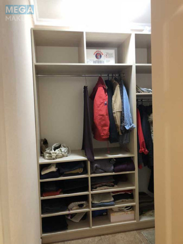 Продаж дома, 3&nbsp;поверху, 219&nbsp;кв.м, 4&nbsp;кімнати, ділянка 7&nbsp;соток, <a class="location-link" href="/kryukovshina/" title="Недвижимость Крюківщина">Крюківщина</a>, Жовтнева (изображение 2)