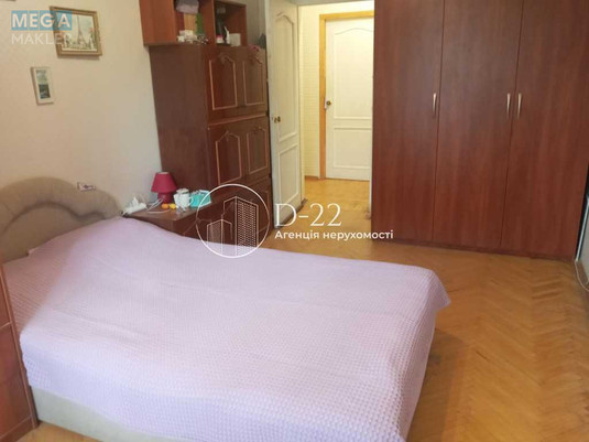 Продаж 3 кімнатної квартири (63/41/8), 4 пов. 8 пов. будинку, <a class="location-link" href="/kiev/" title="Недвижимость Київ">Київ</a>, <a class="location-link" href="/kiev/pecherskij/" title="Недвижимость Печерський район">Печерський р-н</a>, Новогоспітальна вулиця, 5 (изображение 8)